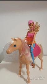 Barbie con cavallo che balla