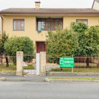 Autenticità friulana: casa con stalla in sasso ...