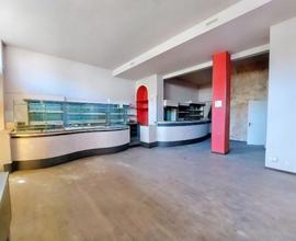 Locale commerciale con magazzino in zona centrale