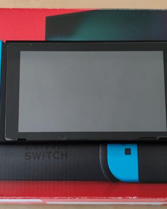 Nintendo switch boxata completa di tutto 