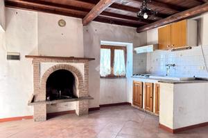 2 LOCALI A RONCIGLIONE