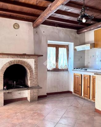 2 LOCALI A RONCIGLIONE