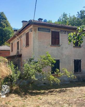 Rustico / Casale di 347 m² con più di 5 locali a V