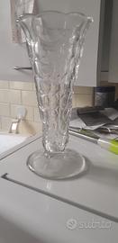 Portafiori in vetro lavorato