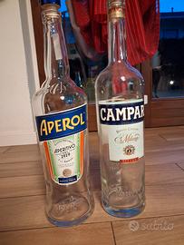 bottiglie vuote Aperol e Campari
