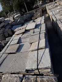 Pavimento vissuto di pietra