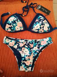 costume nuovo con cartellino