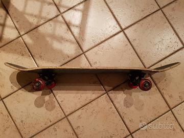 Skateboard assemblato professionale