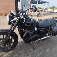 Triumph street twin 