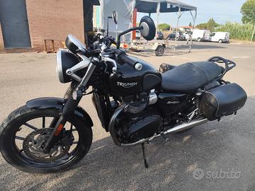 Triumph street twin 