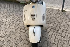 Piaggio Vespa 300 GTS - 2009