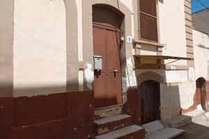 Casa indipendente con seminterrato e lastrico sola