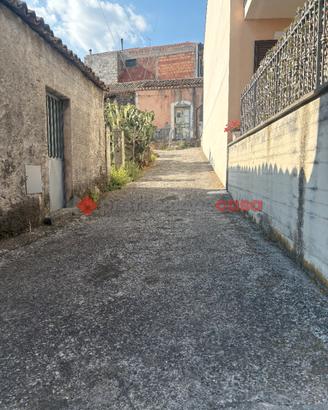 Belpasso Rudere con Terreno Edificabile -2