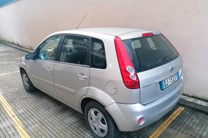 Ford Fiesta - Testata rotta 