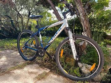 mountain bike TREK