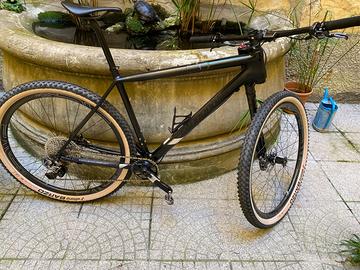 Mtb fsi Cannondale black inc