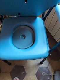 Sedia wc e deambulatore per anziani