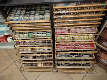 Espositore bottoni assortiti