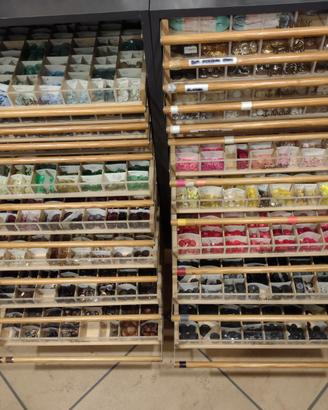 Espositore bottoni assortiti