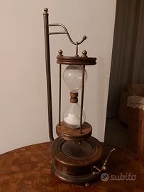 Elegante clessidra in legno e ottone 