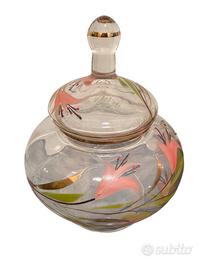 Vaso in cristallo e disegni a mano