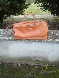 Borsone da viaggio in pelle con sottofondo