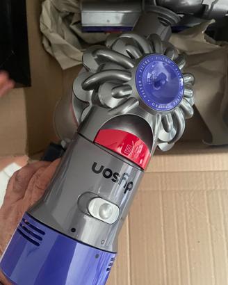 Dyson V7