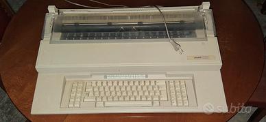 macchina da scrivere elettrica dell'anno 1991.