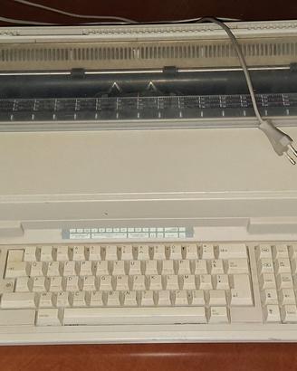 macchina da scrivere elettrica dell'anno 1991.
