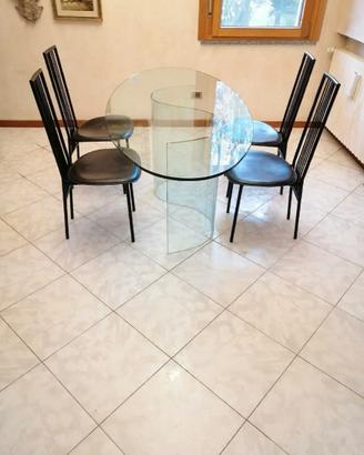 Tavolo da sala e sedie