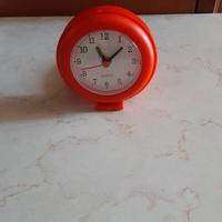 orologio sveglia da viaggio rossa