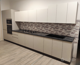 Cucina unico pz con elettrodomestici TOP! Mostra