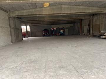 Immobile di 1000 m² a Cabiate