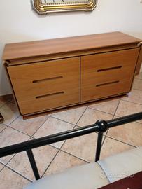 comò e comodini in legno tanganica 