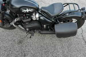 Triumph bonneville bobber 1200 black