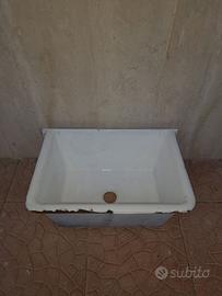 Antico lavandino in ghisa smaltato lavello lavabo