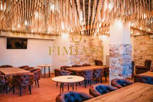 Palazzo / Stabile di 2500 m² con più di 5 locali a