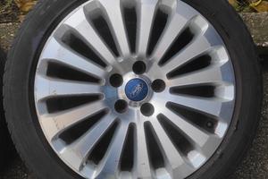 Cerchi in lega 17" con gomme esitve