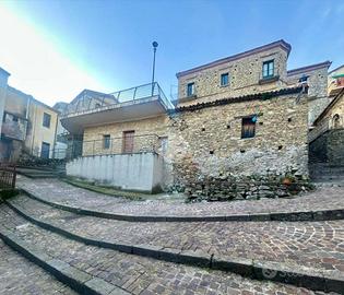 3 LOCALI A SANTA MARINA