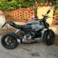Ducati Streetfighter v2 955