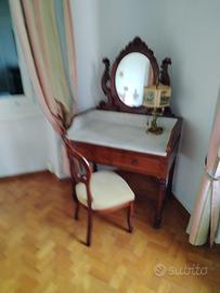 Mobiletto da toilette