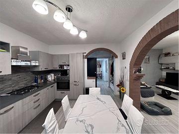 Appartamento ristrutturato immerso nel verde con g