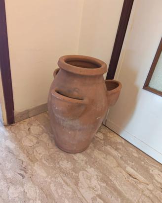anfora artigianale proveniente dalla puglia