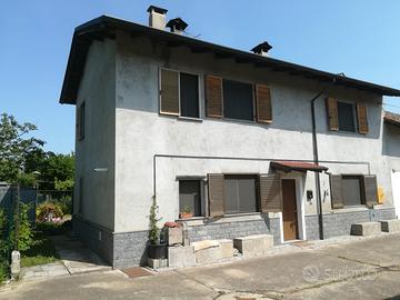 Casa di campagna ristrutturata con fienile e