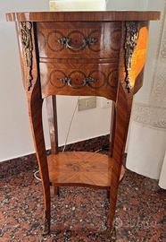 Mobile stile maggiolino ovale finemente decorato