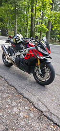 Aprilia tuono v4 factory