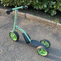 Triciclo monopattino senza pedali