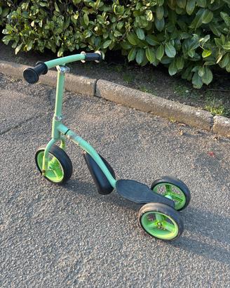 Triciclo monopattino senza pedali