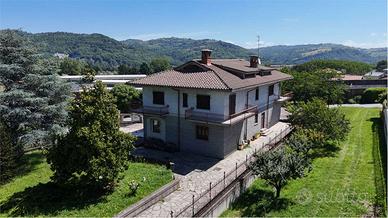 Esclusivo Complesso Immobiliare a Lesegno: Capanno
