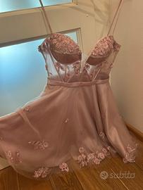 abito rosa con corsetto